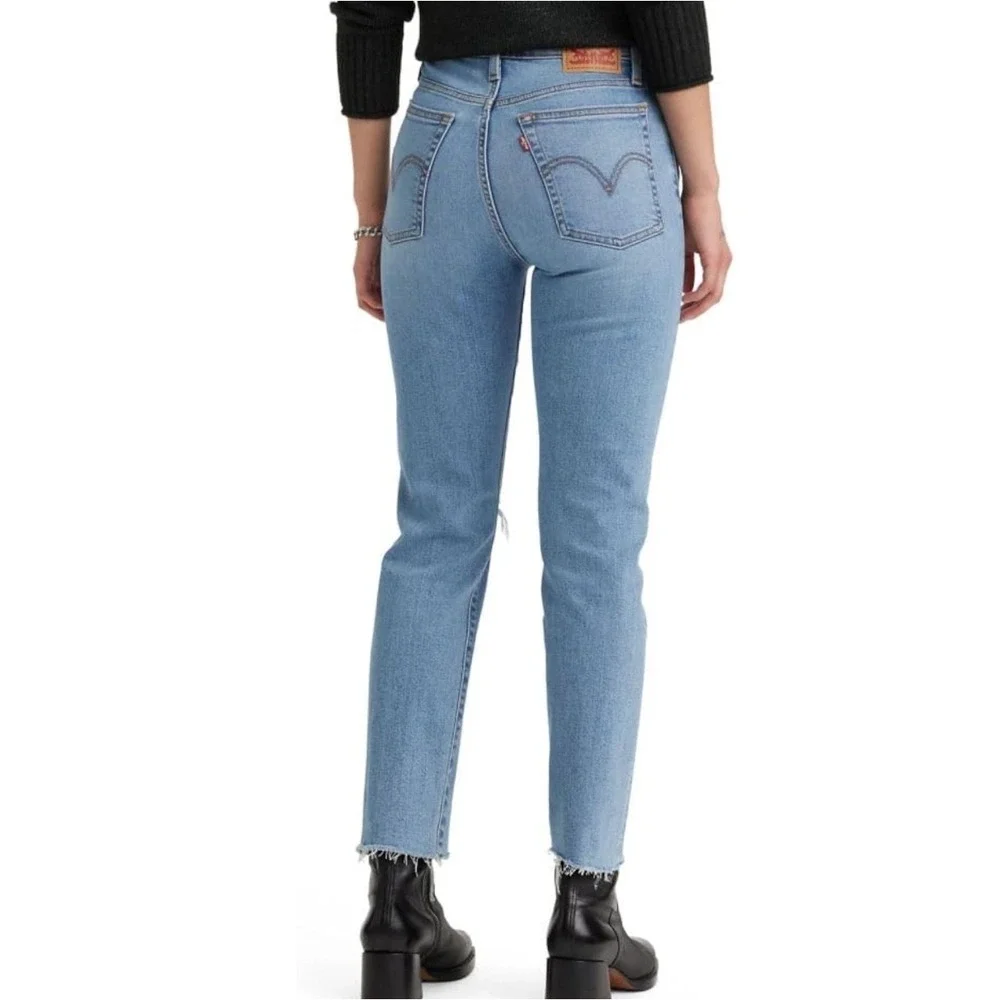 NWT Levi's Wedgie Straight High Rise Light Wash Jeans 26x28‎ – Size 26
